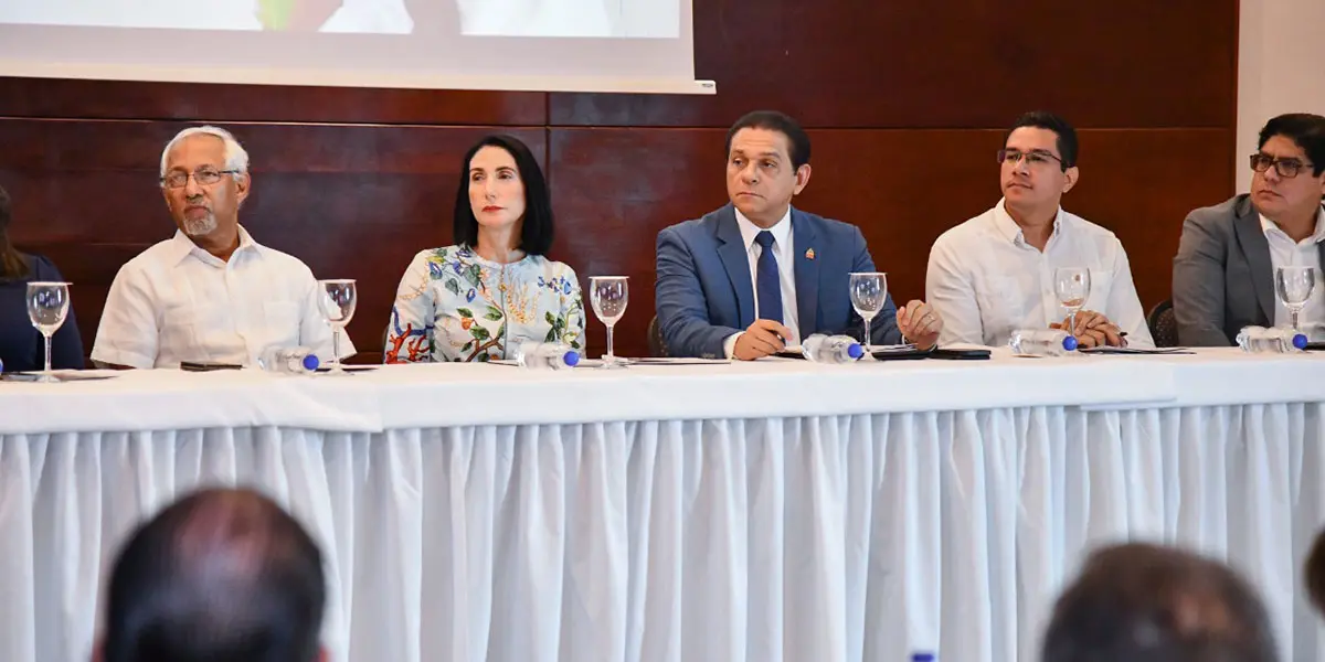Figuras del Gobierno y de organismos internacionales en la presentación del estudio. Fuente externa