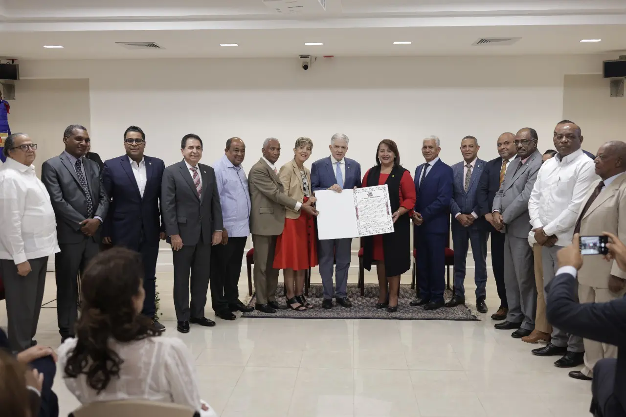 El Senado reconoce a la Universidad Tecnológica del Cibao Oriental