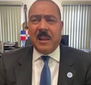 Polanco anuncia su renuncia del PLD