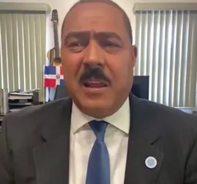 Polanco anuncia su renuncia del PLD