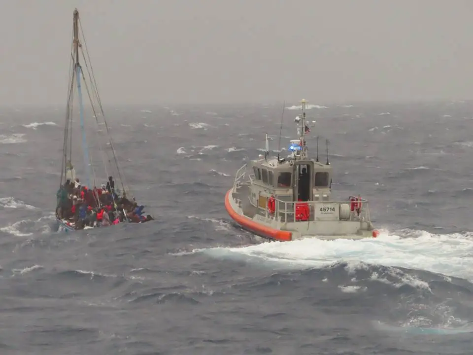 Haitianos enojados por deportación de bebés después de llegar a Florida en barco FOTO: U.S. Coast Guard