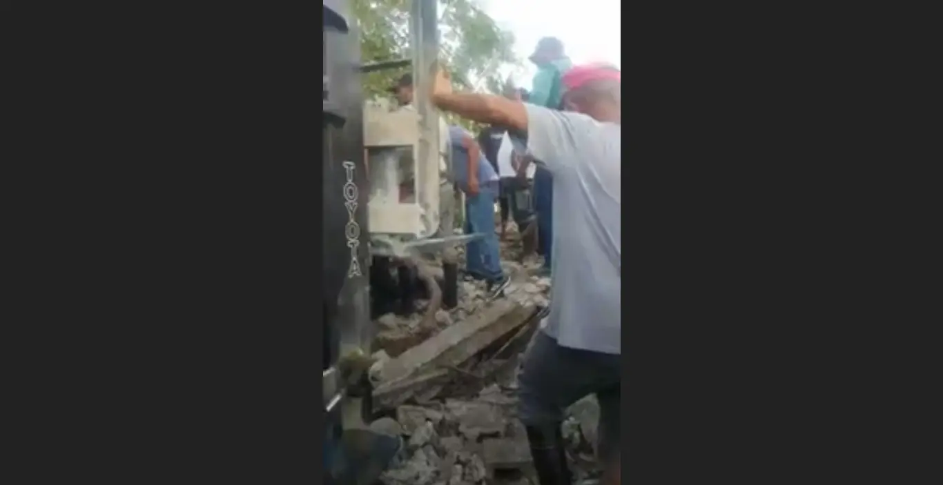 Un muerto y dos heridos tras derrumbe de una pared en Nagua
