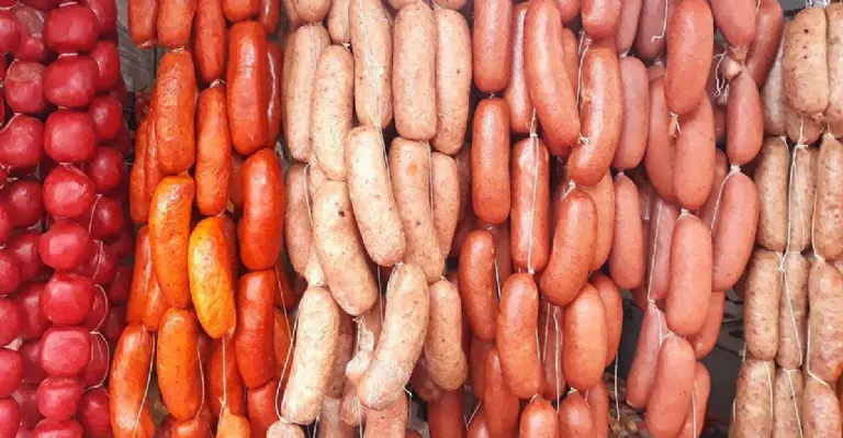 ¿Cuál es la diferencia entre la longaniza y el chorizo?