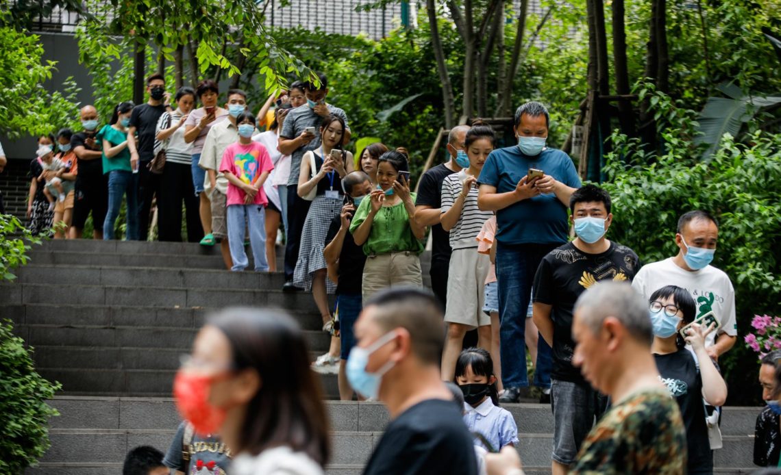 Protestas contra cero covid se extienden a otras ciudades chinas, según redes FOTO: EFE/EPA/WU HAO