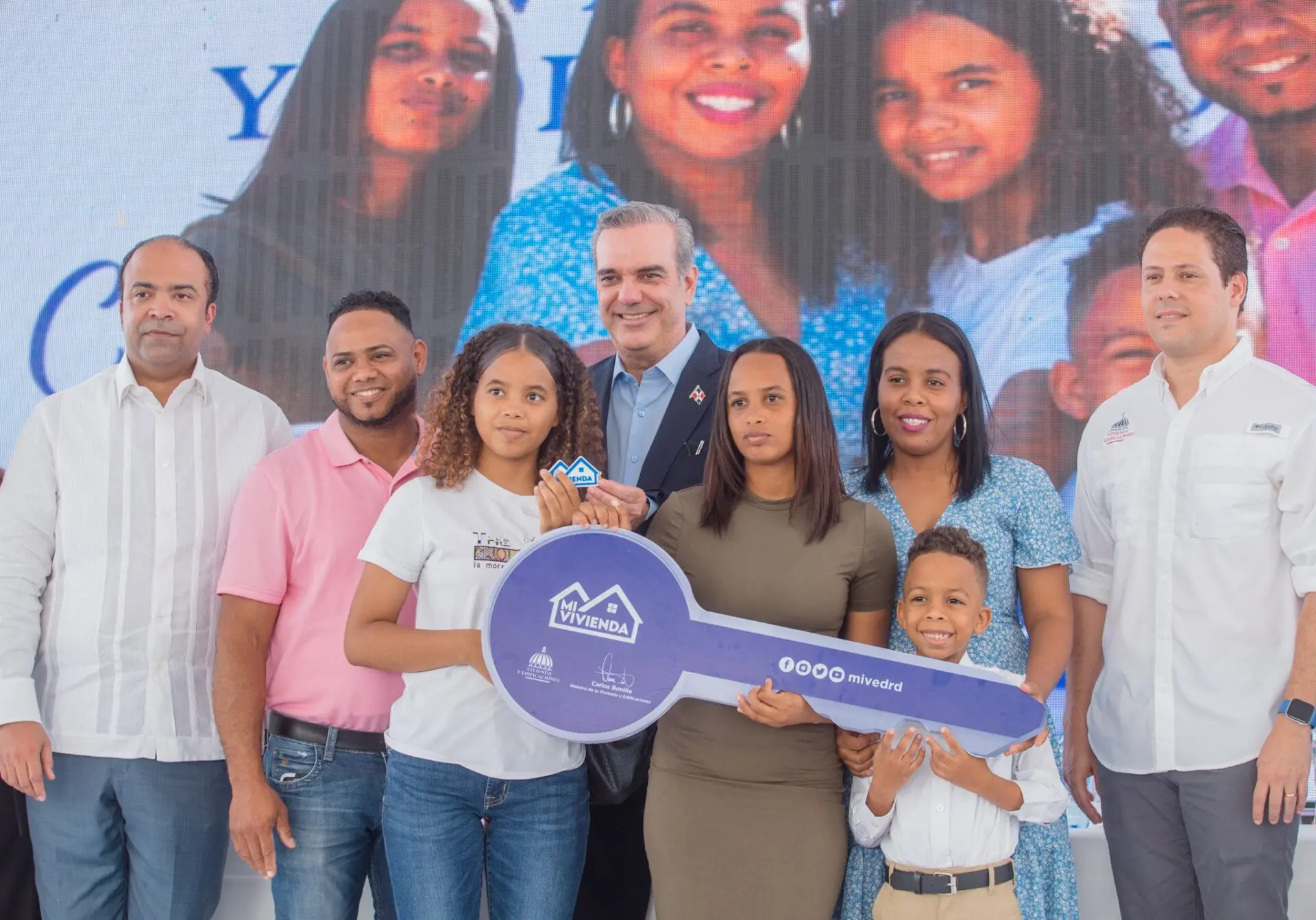 Abinader: “Que los dominicanos construyan a los dominicanos”