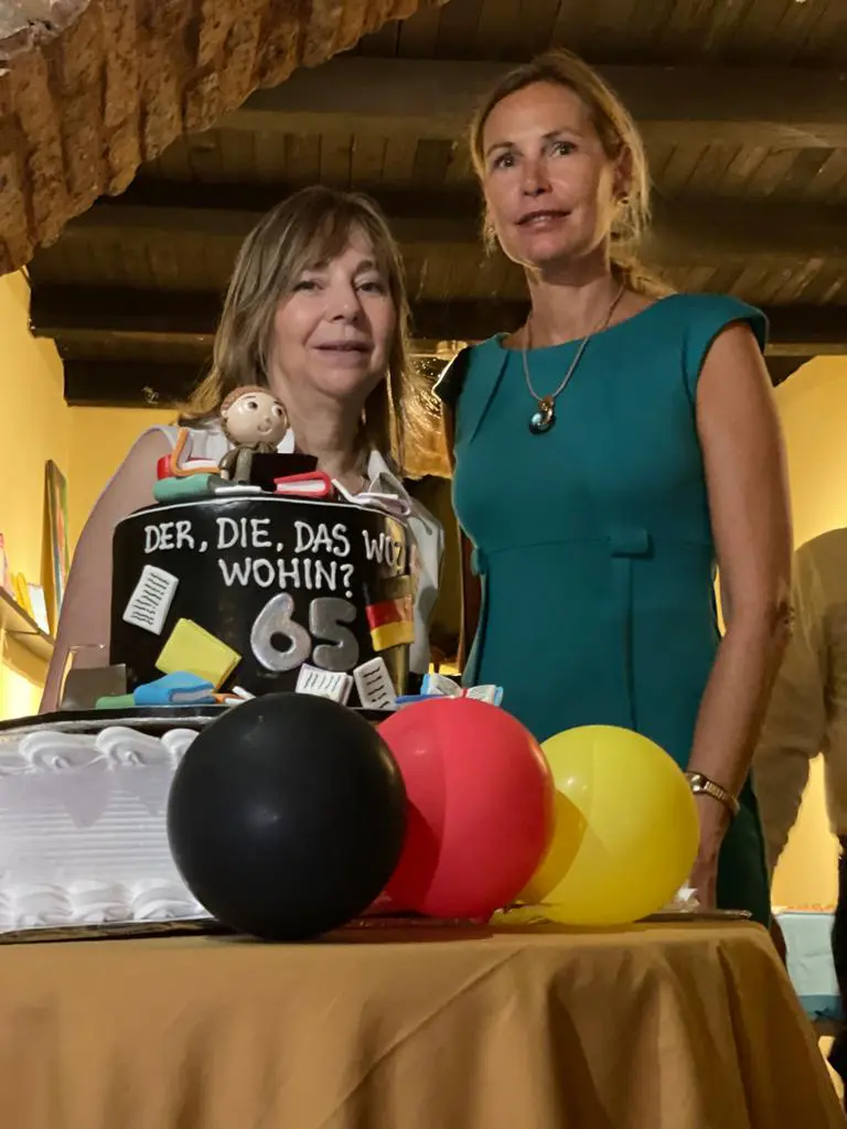 La directora de la Escuela, Susanne Harter de Haché, y la embajadora alemana en el país Maike Friedrichsen. FUENTE EXTERNA