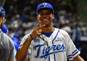 Juan Soto con el uniforme del Licey: ¿cuál es el mensaje?