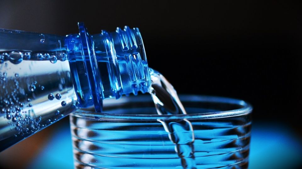 Un estudio desmiente la creencia de los dos litros de agua
