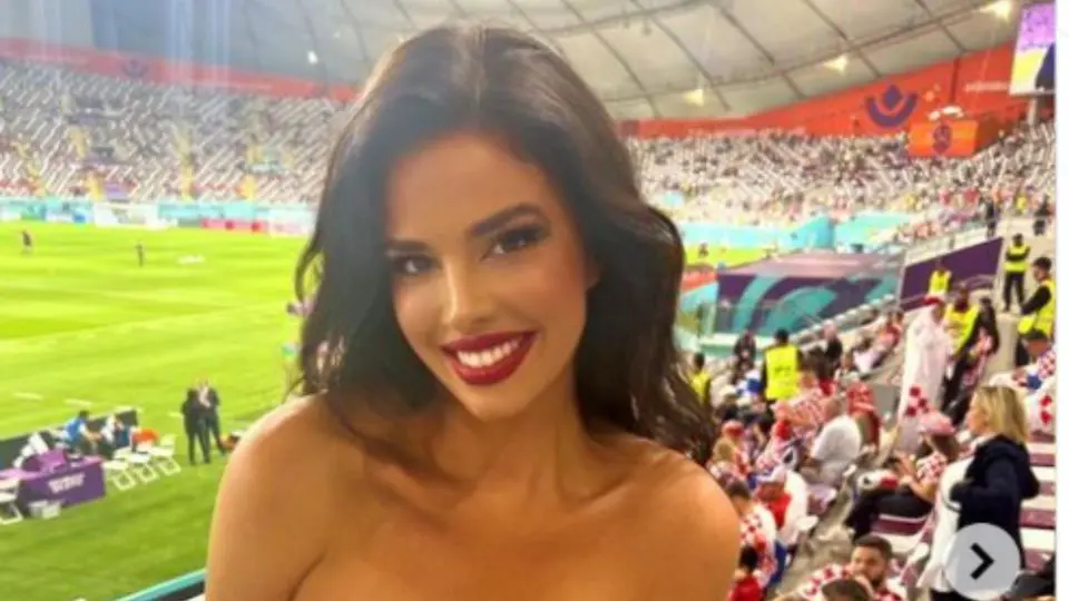 La "novia de Qatar 2022" en la mira por sus pronunciados escotes