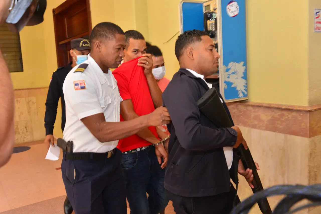 Corte de Santiago impone prisión preventiva a imputados en caso KAF