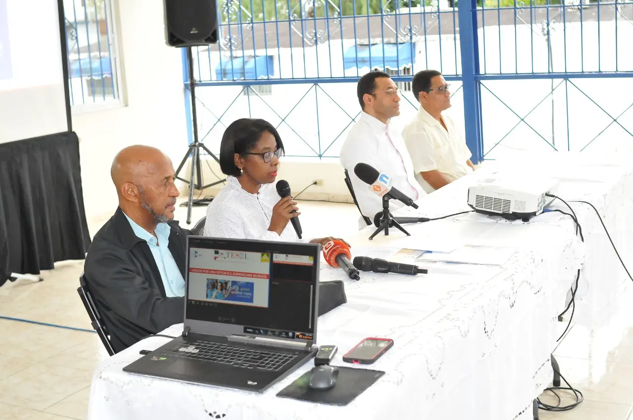 Docentes reclaman continuación programa bilingüe en escuelas públicas