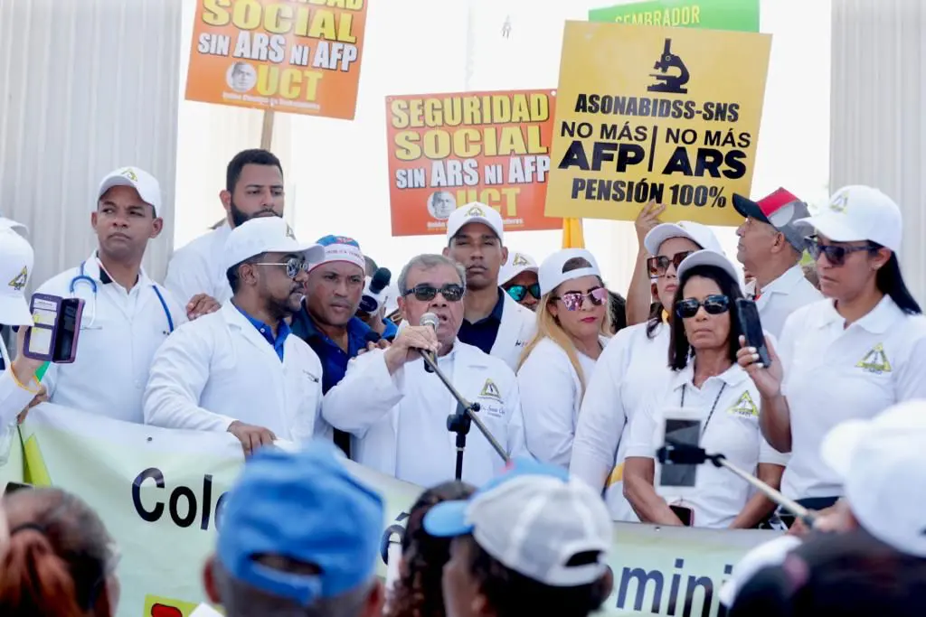 El doctor Senén Caba dirigió la marcha. Fuente externa