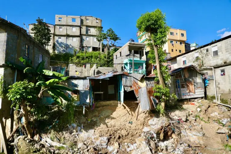 Suman seis las muertes en medio de inundaciones del viernes