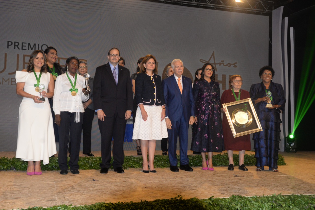 Banco BHD Entrega Premio Mujeres Que Cambian El Mundo 2022