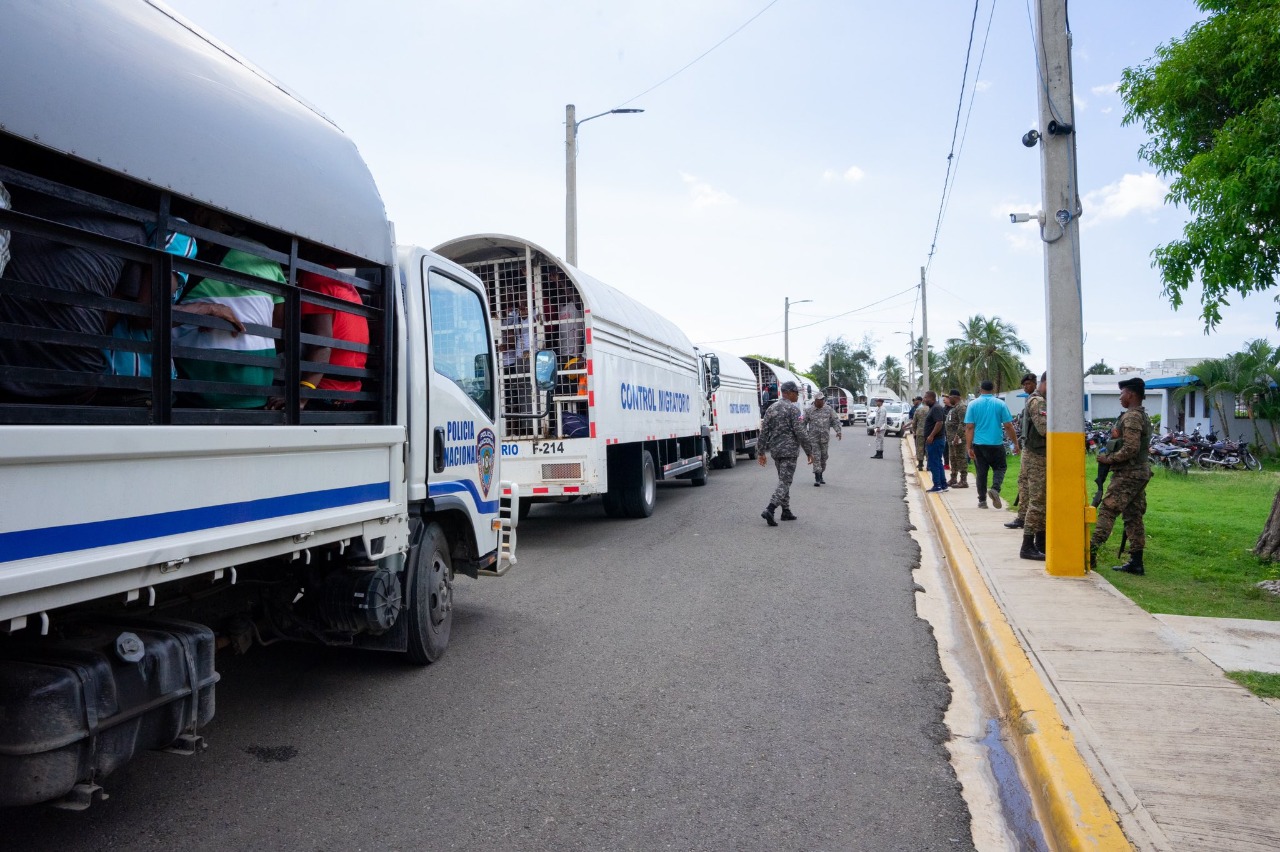 Migración Detiene 1395 Haitianos Ilegales Mediante Operativo En El Dn 2383