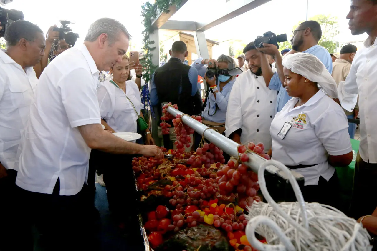 Abinader anuncia entrega raciones alimenticias en "Navidad del Cambio"