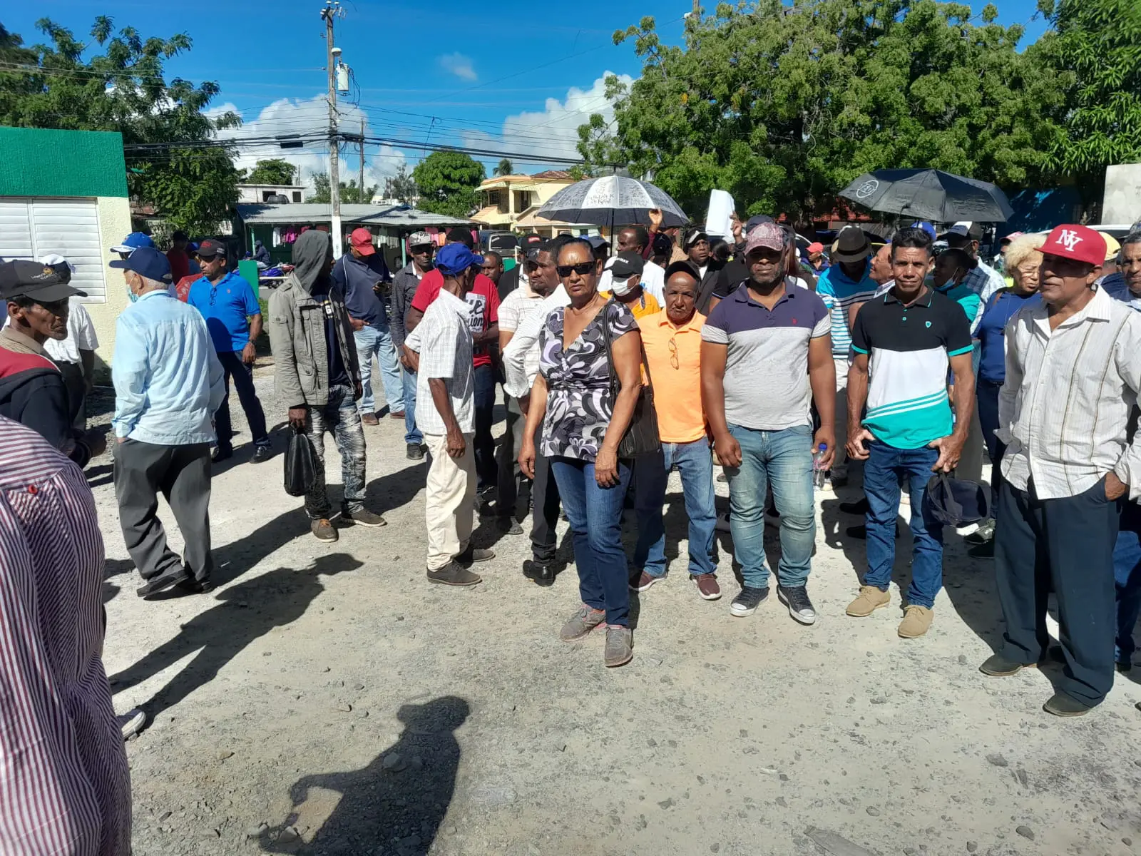 Productores protestan en Hato Mayor; no han recibido dinero por Fiona