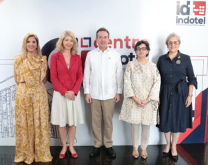 Elsa Turull de Alma, Katja Afheldt, Ito Bisonó, Arancha González Laya y Vilma Albaje de Contreras. FUENTE EXTERNA