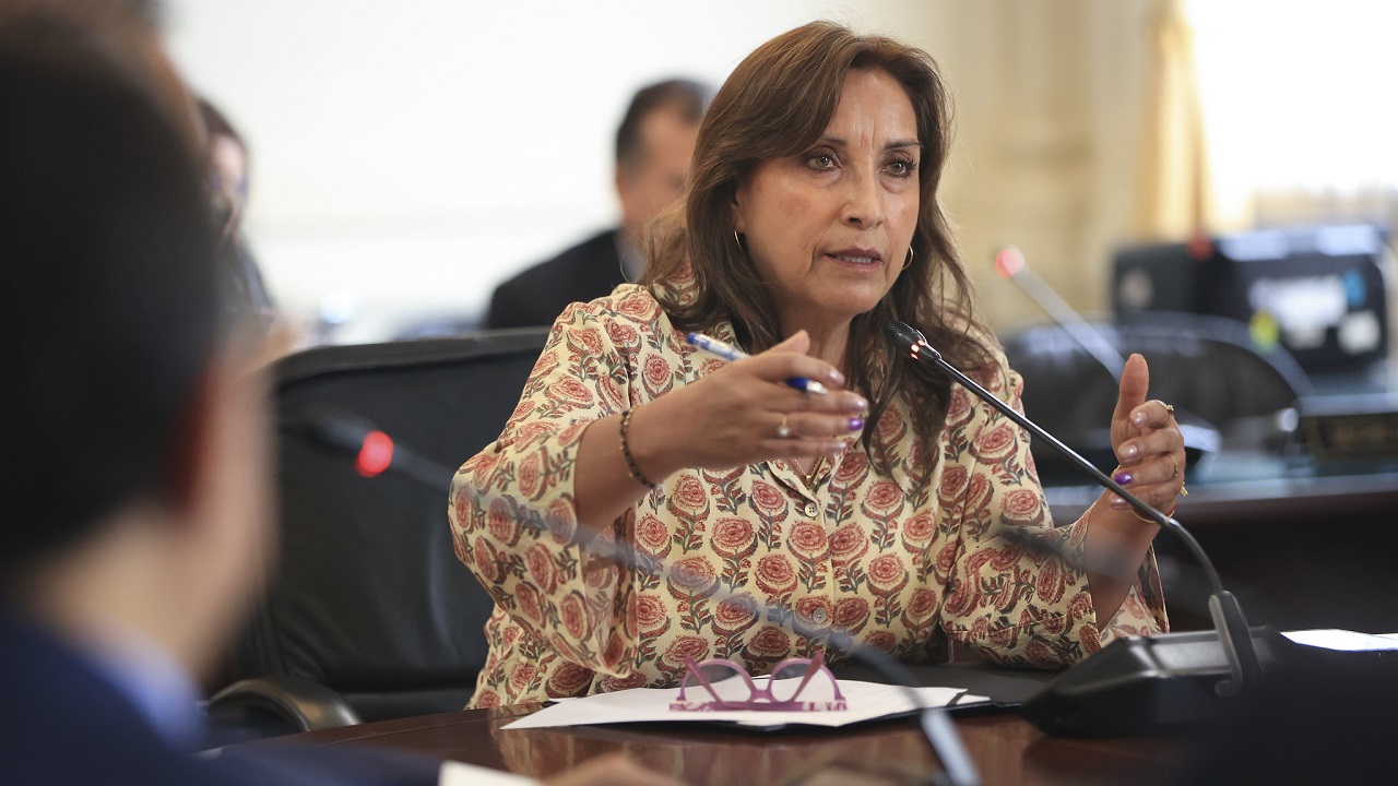 Boluarte anuncia que buscará "acortar los plazos" para elecciones en Perú