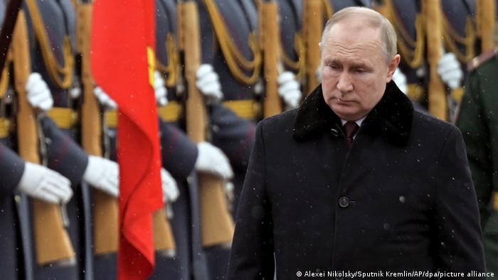 Putin dice que no hay limitaciones en la financiación del Ejército ruso