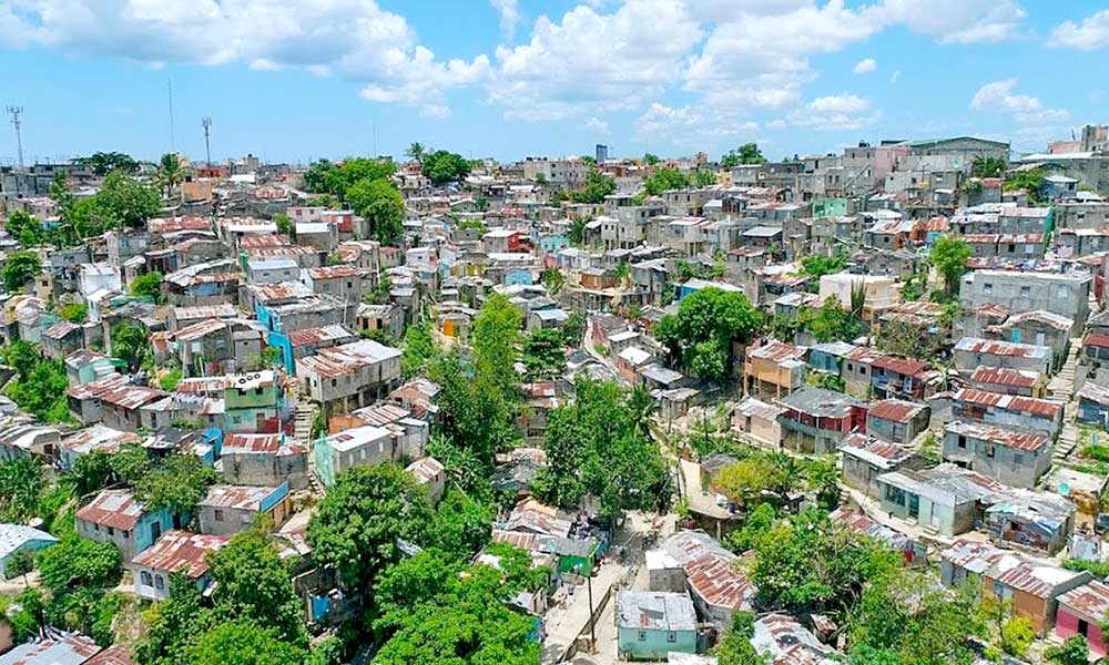 Minerd respalda hospitales móviles en la Zurza por casos de cólera