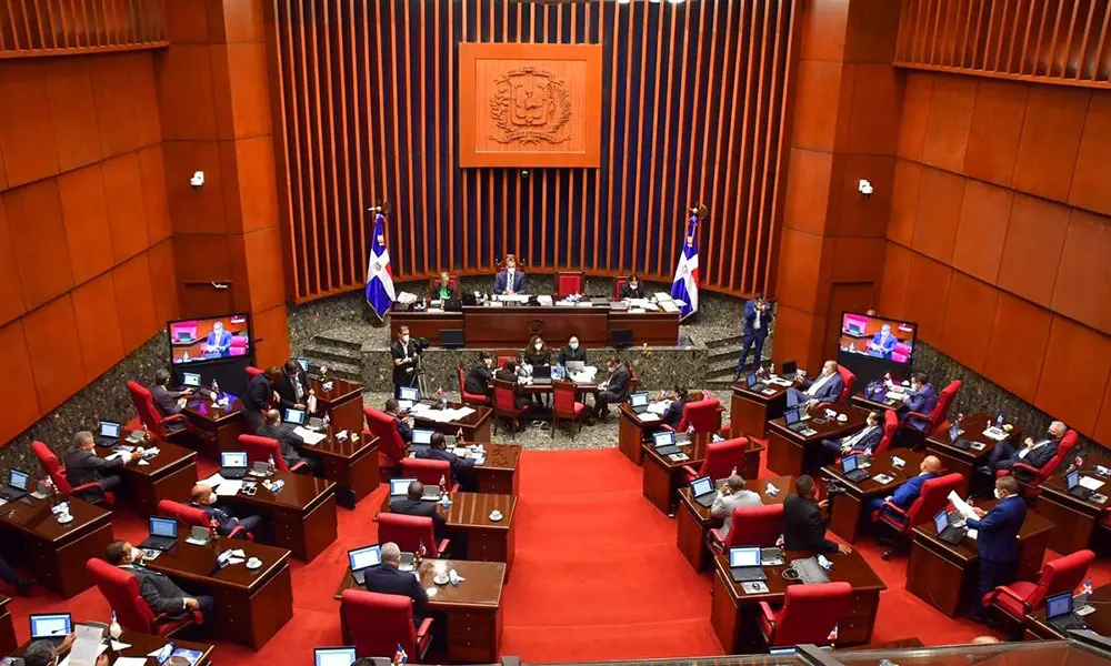 Senado aprueba ley con la que mayores de 18 pueden cambiar apellidos