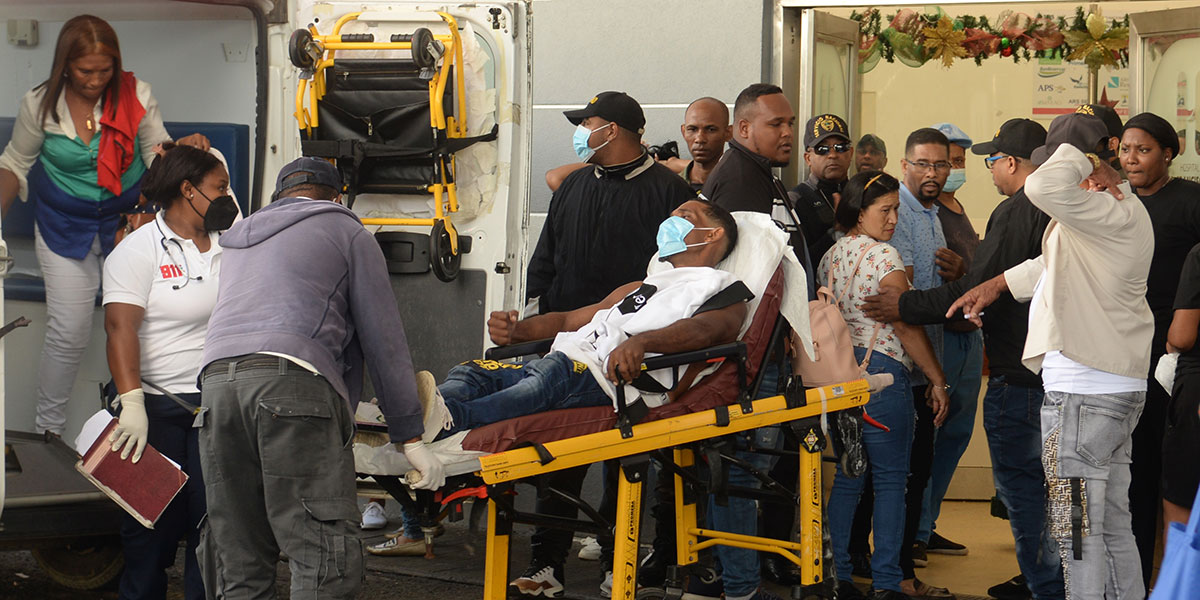 Los accidentados llegaban a los hospitales en ambulancias. Félix de la Cruz
