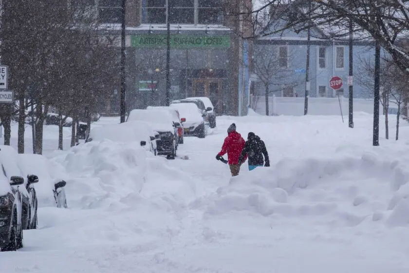 Reabren carreteras en zonas más afectadas por tormenta en Nueva York