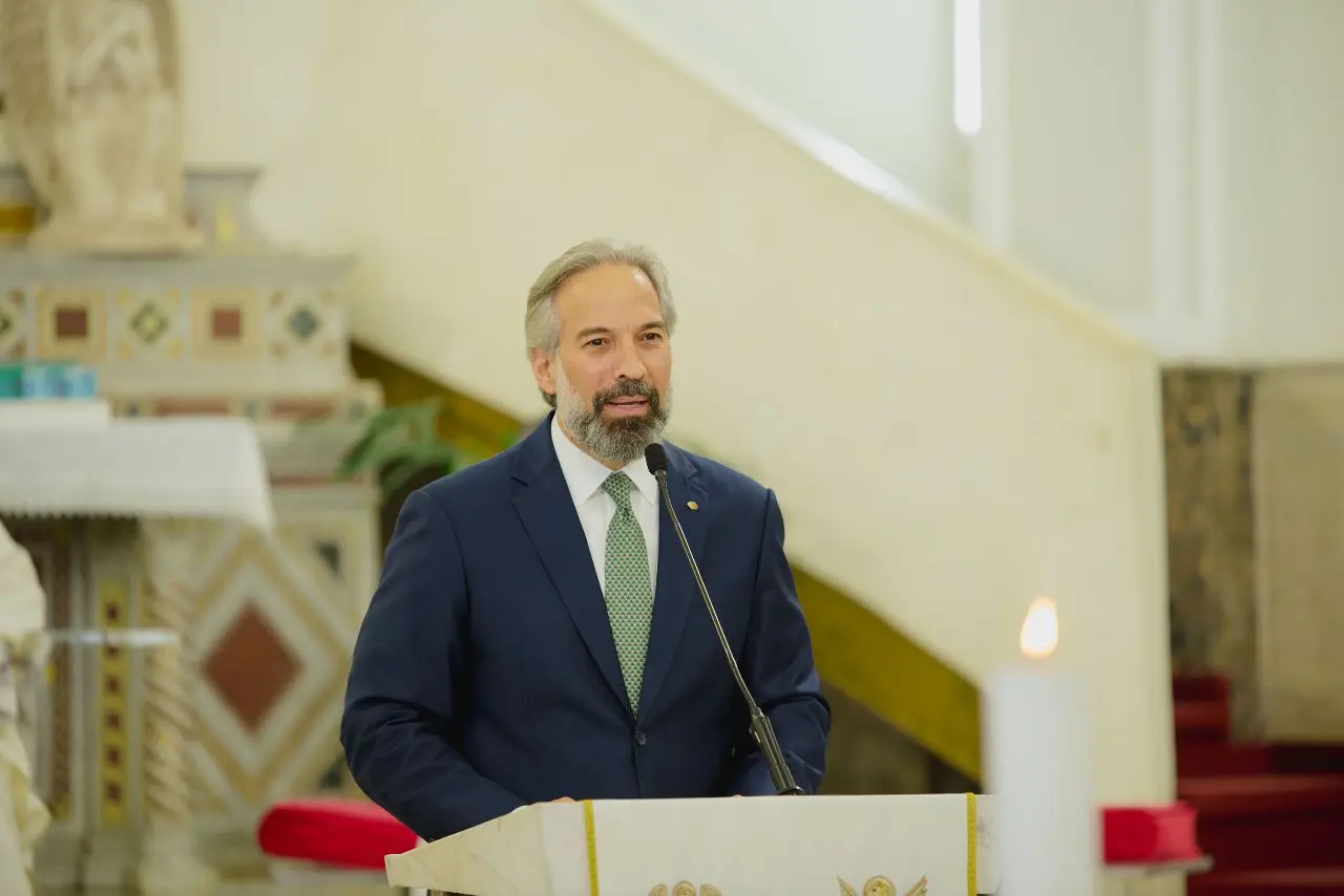 El presidente ejecutivo del Banco Caribe, Dennis Simó Álvarez.