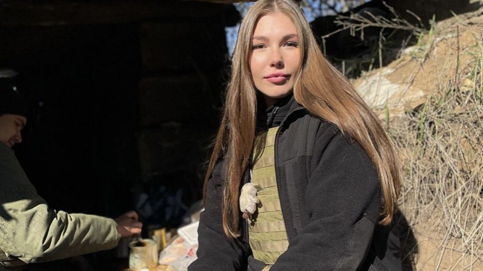 La "chica más fuerte del mundo" fue a "combatir" en la guerra con Rusia