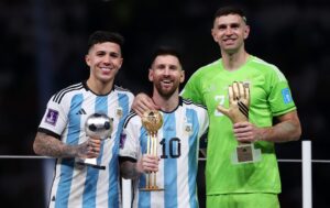 Argentina recoge el testigo de España: empezar con derrota y ser campeón