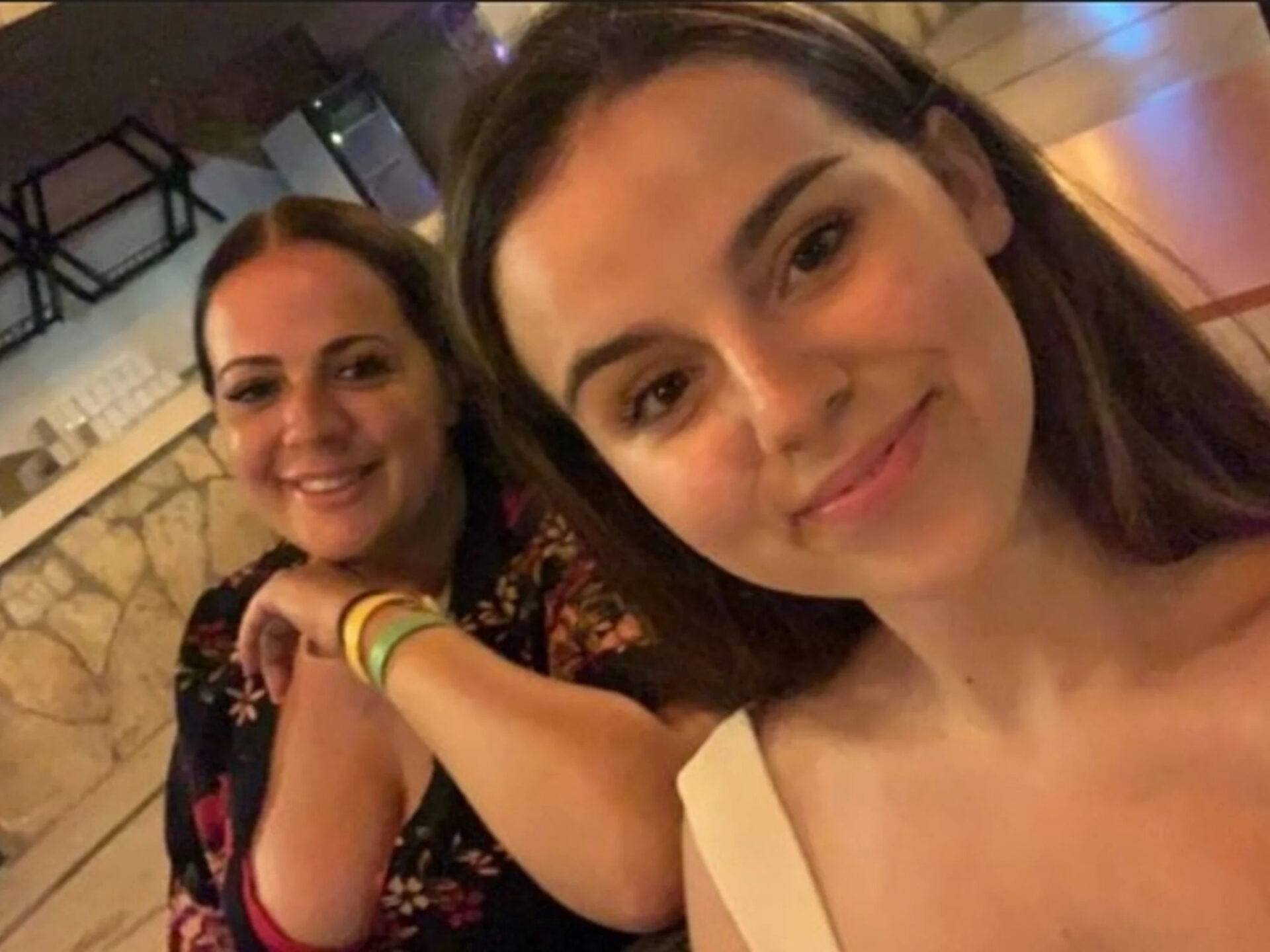 A los 37 años se convirtió en abuela, pero nadie le cree