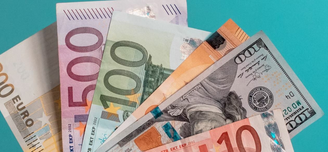 El euro se cambia alrededor de los 1,065 dólares