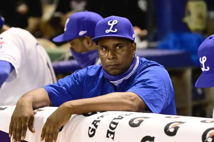 José Offerman conquista premio Mánager del Año en el béisbol