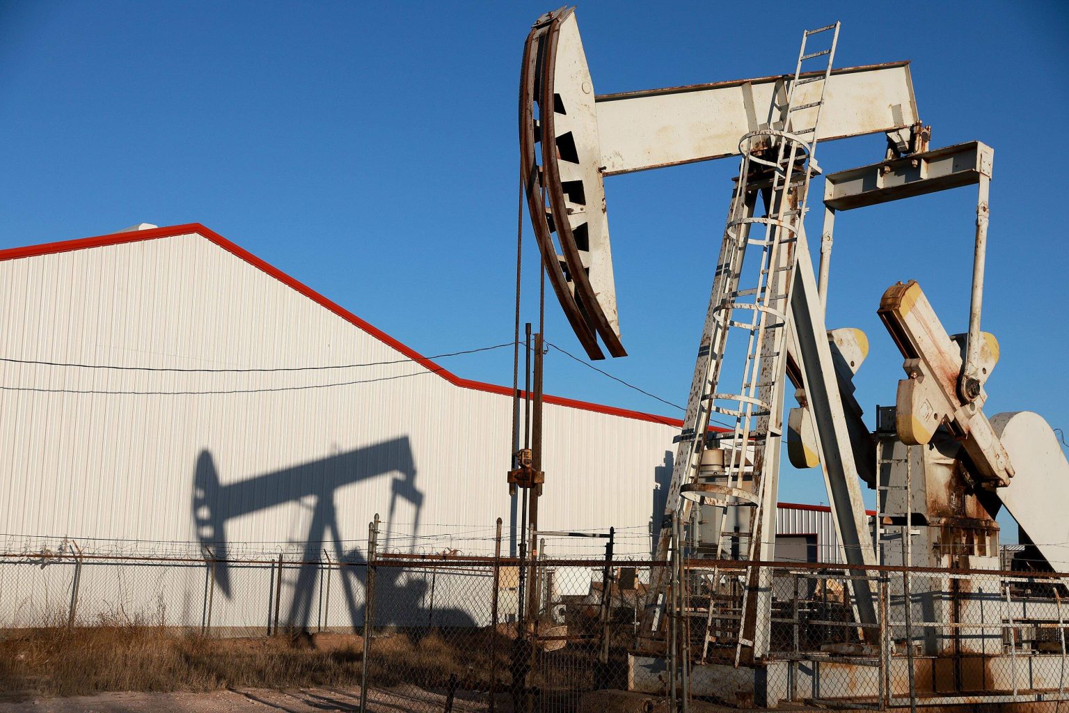 El petróleo de Texas sube un 1,10 %, hasta 76,02 dólares