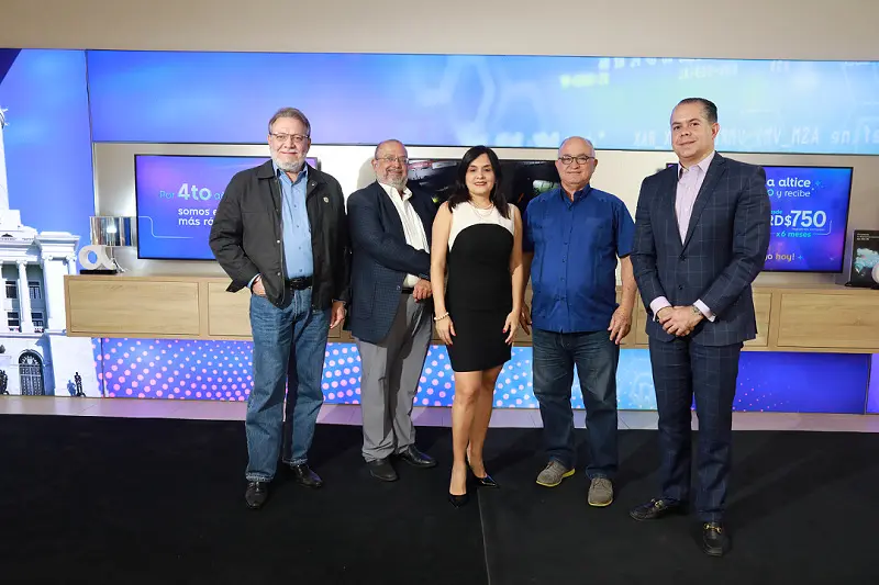 Guillermo Saleta, Pancho Rodríguez, Liza Arzeno, Adalberto de León y José Octavio Reionoso. FUENTE EXTERNA
