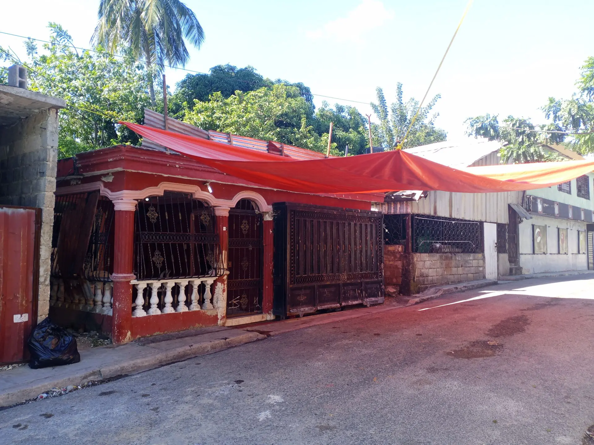 Allegados líder de banda no permiten acceso a casa "Centro de Tortura"