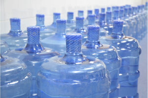 Salud Pública cierra dos plantas procesadoras y envasadoras de agua