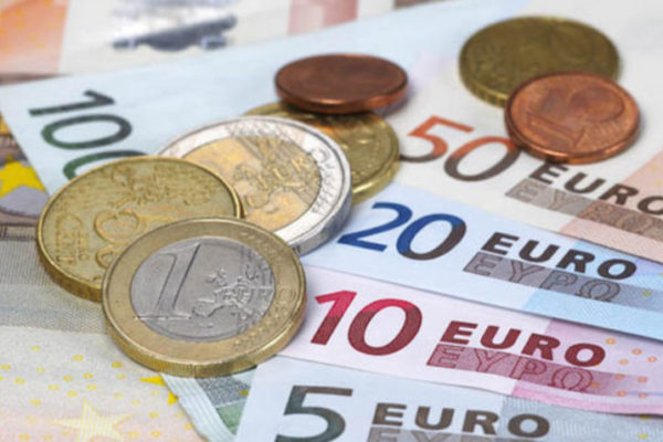 El euro recupera el nivel de los 1,05 dólares