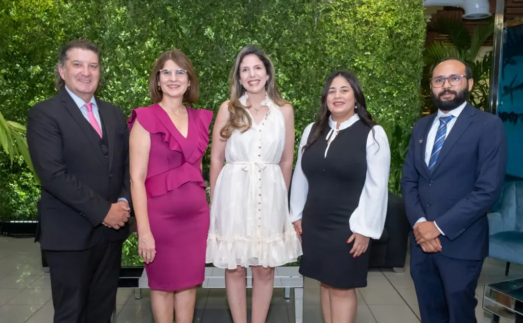 Voluntariado Corporativo. Oscar Faes, Mercedes Ramos, Nicole Bournigal, Joanna Figueroa y Santiago Soto. (2)