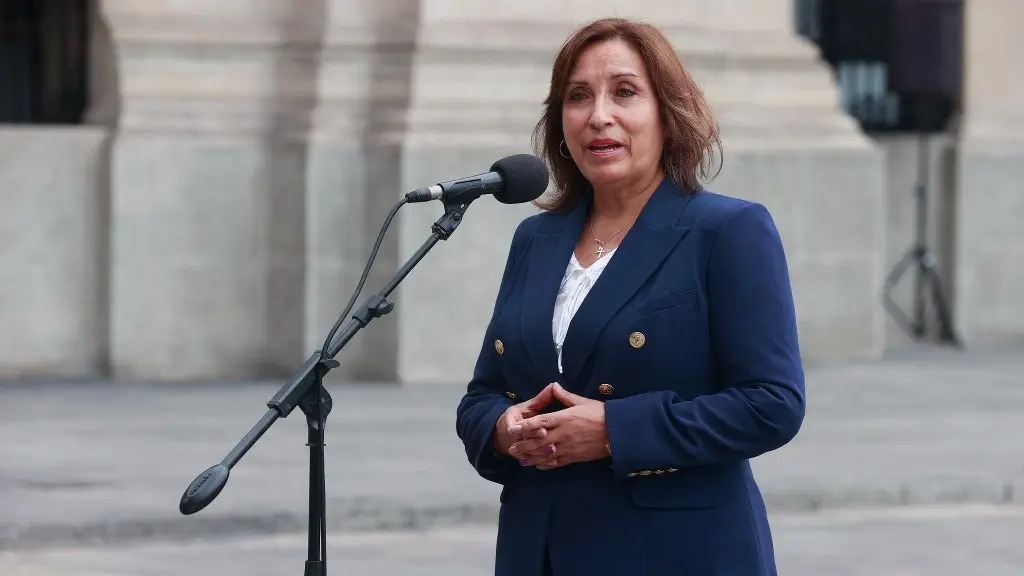 Presidenta de Perú hace llamado a la calma, tras protestas en ciudades