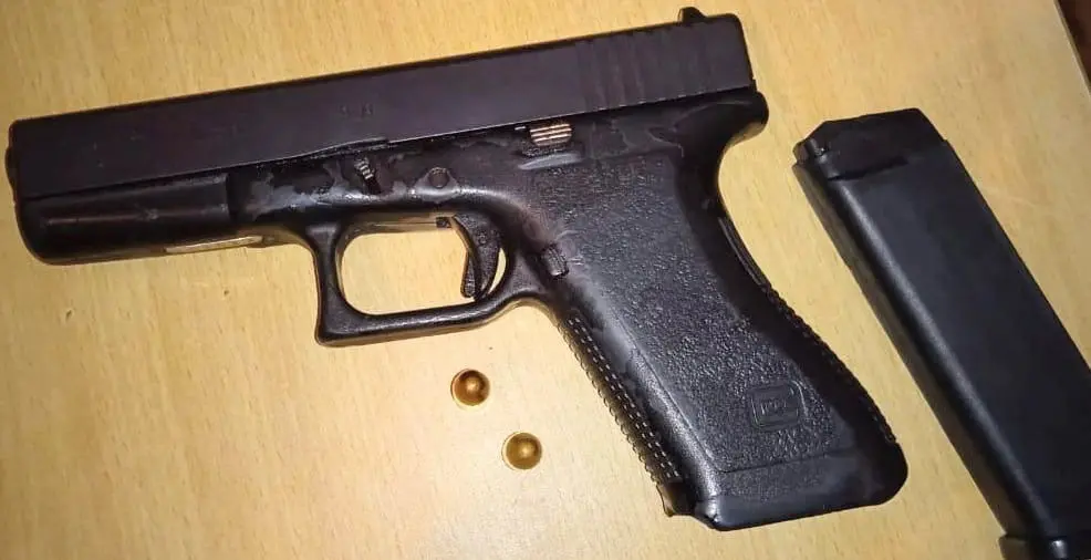 Policía apresa en Pedernales a dos hombres con arma de fuego ilegal