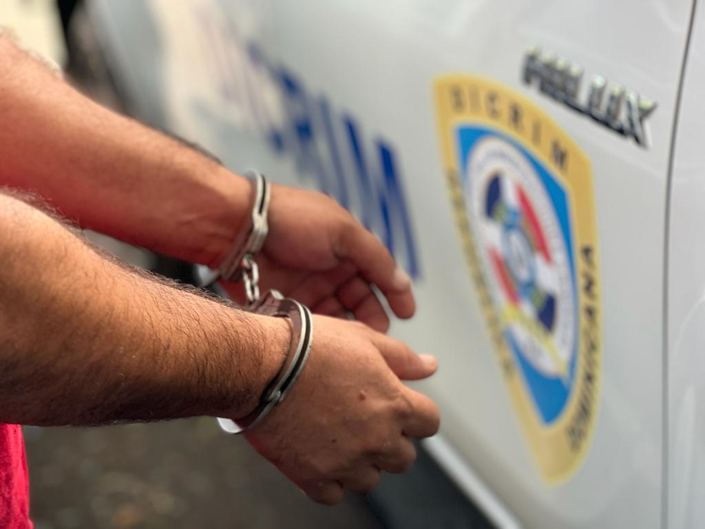 Apresan a tres personas luego de asaltar a varios ciudadanos en Santiago