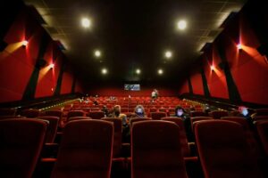 2022 turbulento y lleno de incertidumbre para plataformas y salas de cine