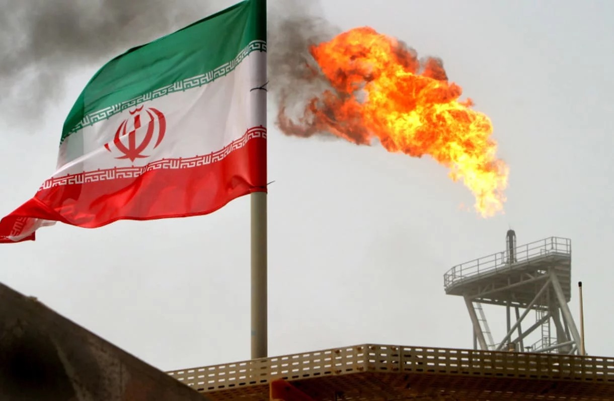 Empleados del sector petrolero de Irán se manifiestan en medio de protestas