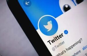 Twitter prohibe los enlaces a redes sociales de la competencia