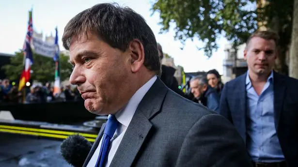 Suspenden al diputado británico Andrew Bridgen