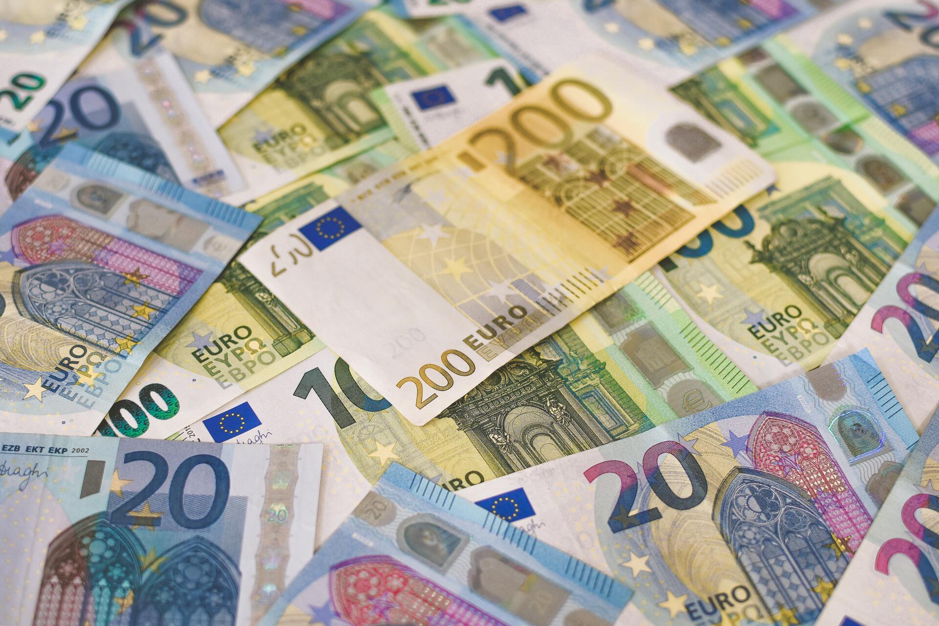 El euro recupera posiciones y supera de nuevo los 1,08 dólares