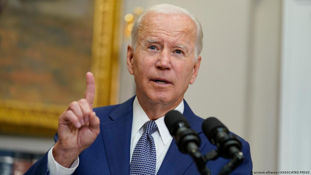Biden promete seguir luchando para restaurar derecho al aborto en EEUU