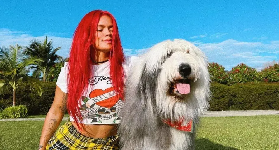 Karol G tiene de mascota un perro en peligro de extinción